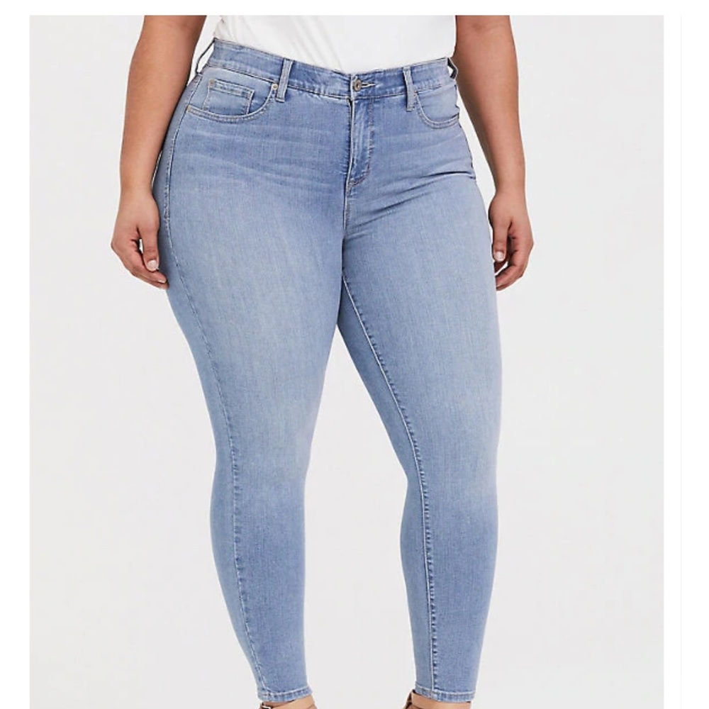 NWT Torrid Premium Stretch Sky High's Med Wash